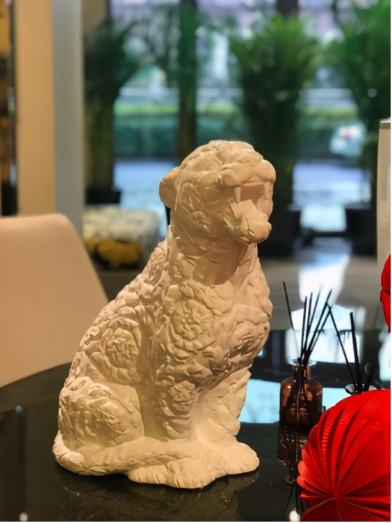 范思哲品牌故事,versace和范思哲是一个品牌吗