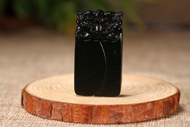 和田玉黑青籽有黑羊脂一说吗,它被誉为什么