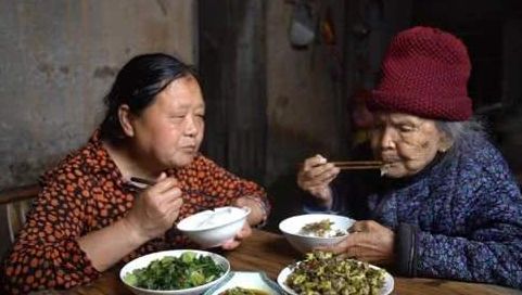 婆婆掏钱补贴小叔子，要求大儿子养老，二儿媳出钱，三儿媳享清福