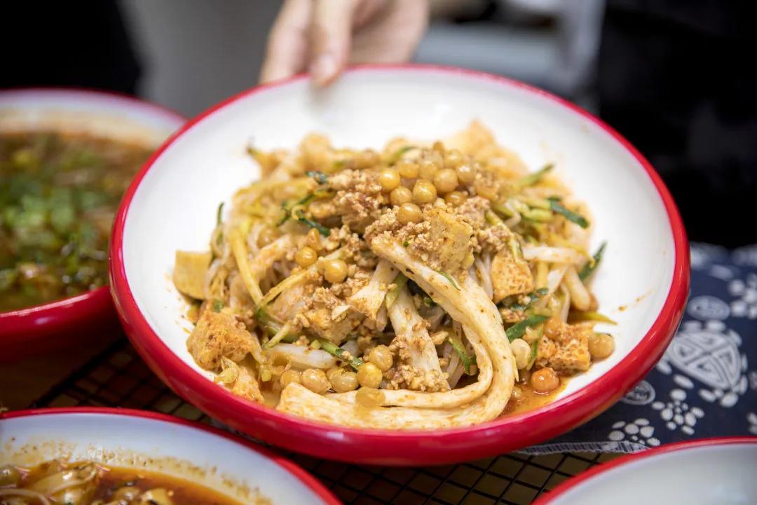 人均8元的奶茶店,人均8块的小吃