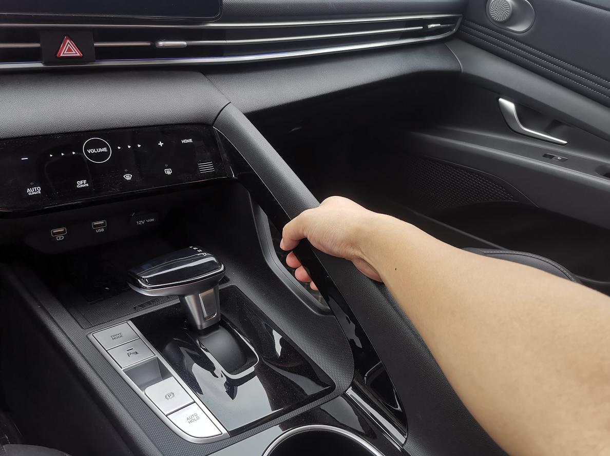 第七代伊兰特倒车影像,第七代伊兰特中控解析图片