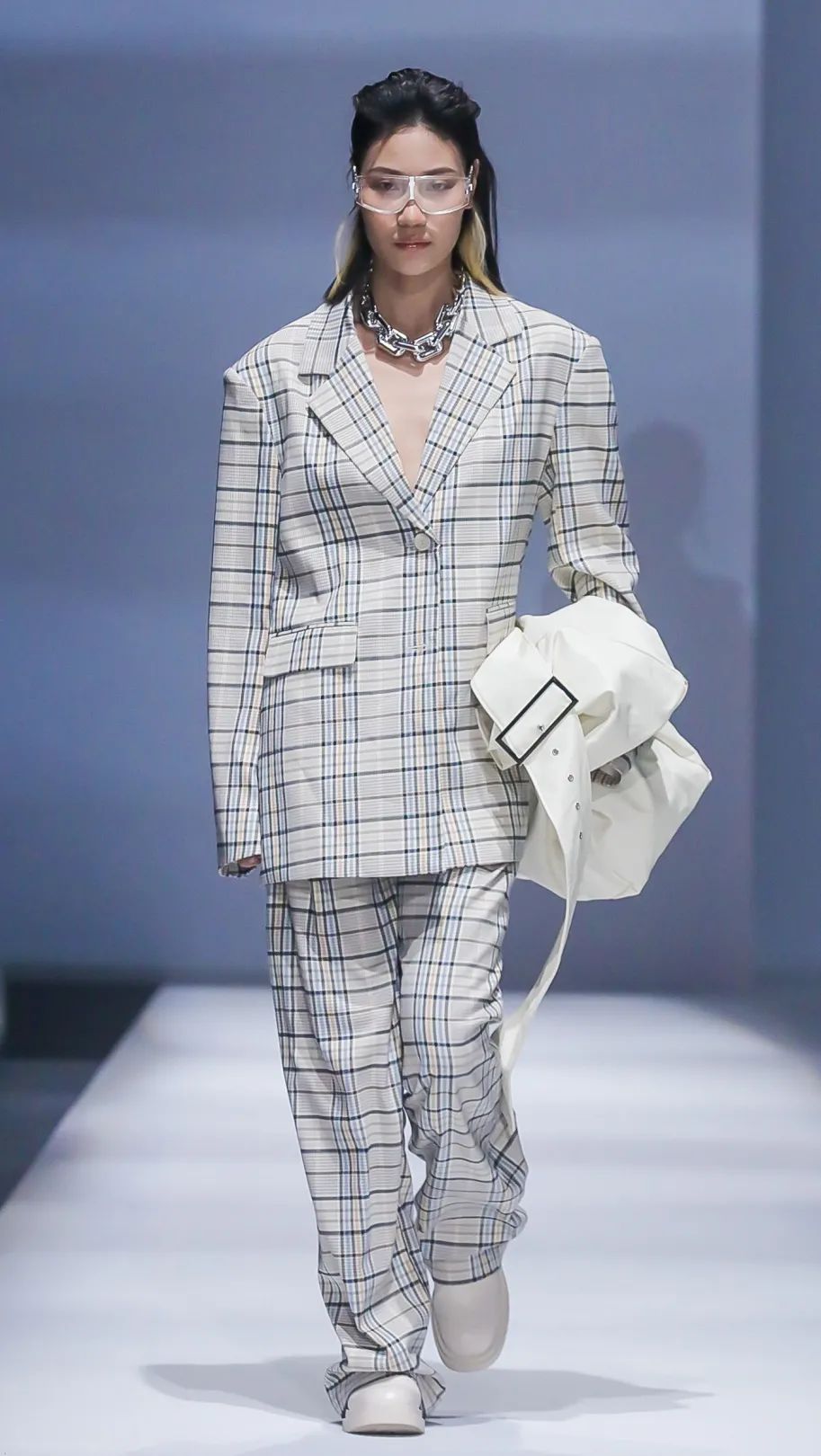 2021秋冬女装款式流行趋势,2018秋冬趋势报告巴黎时装周