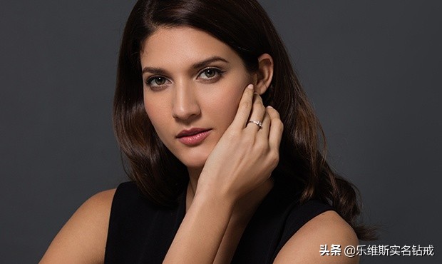 手指粗戴宽戒指还是细戒指,戒指戴在哪个手指代表结婚了