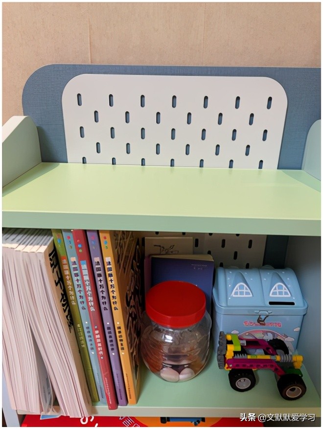 爱果乐学习桌和西昊学习桌哪个好,西昊学习桌和黑白调学习桌