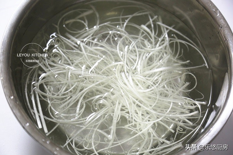 清蒸鱼口感肉嫩,清蒸鱼才好吃还容易烂