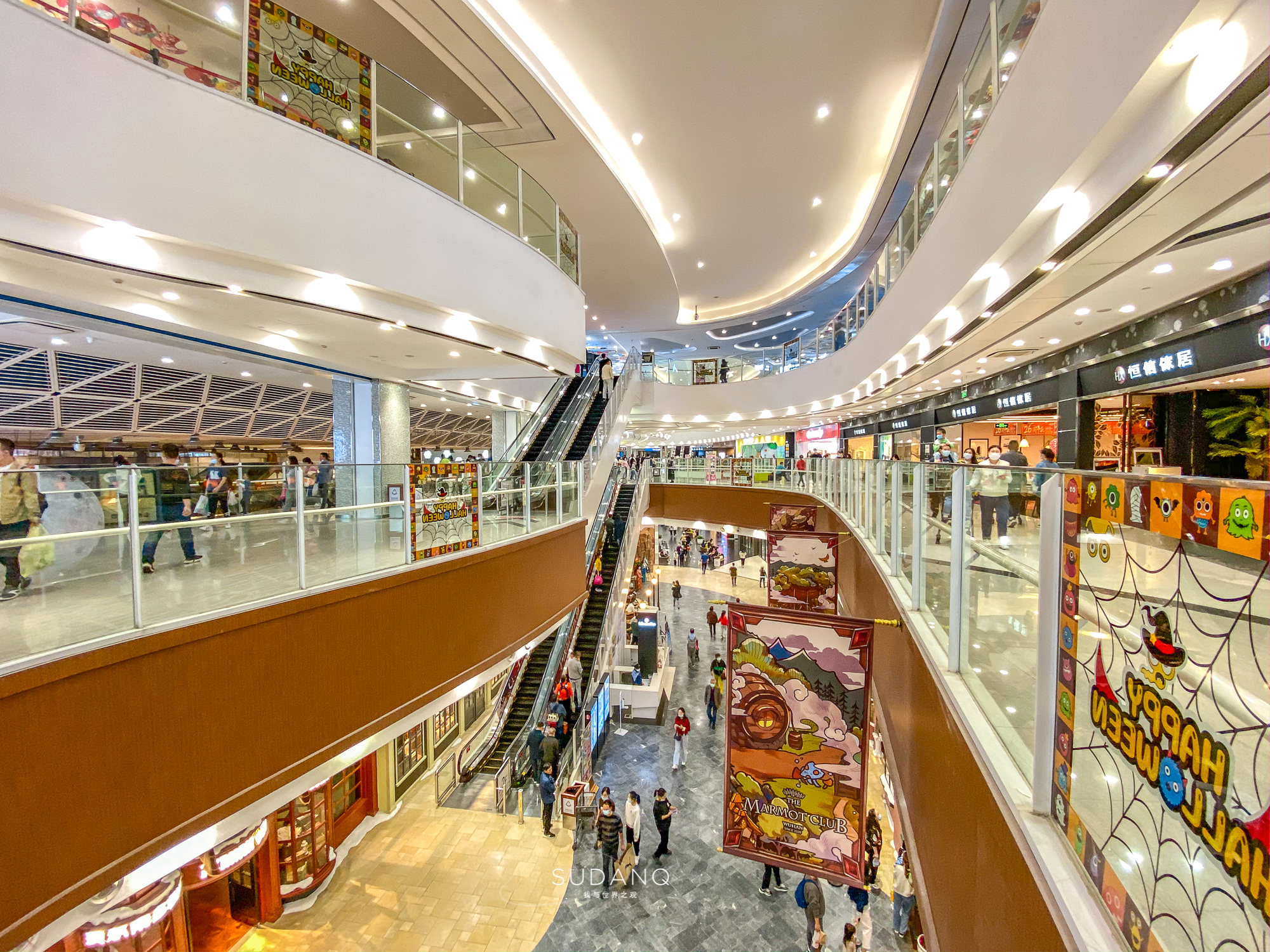 武汉哪家购物中心好玩,武汉最大的购物中心有多大