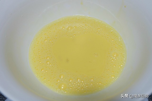 如何用鸡蛋和面粉做最简单的蛋糕,鸡蛋面粉和白砂糖做蛋糕不用牛奶