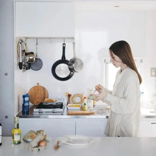 ins上有名的韩国独居博主,38岁独居全职博主