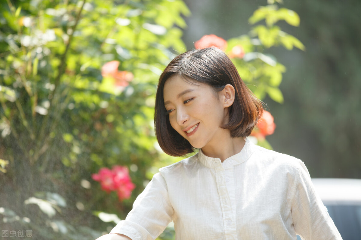 开个鲜花店月入过万,开一个鲜花店的费用