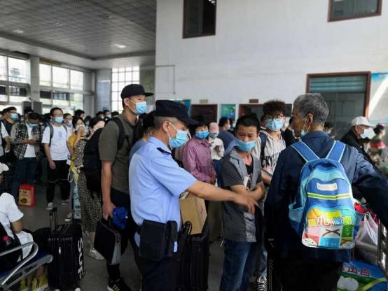 瀹夊叏绁ュ拰鍋囨湡,涓鍋囨湡鍏ㄥ競绀句細娌诲畨澶у眬骞崇ǔ