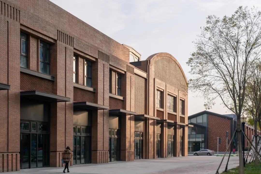 三重转换，天津天拖厂房改造/深圳华汇设计