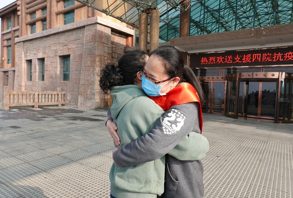 抗疫医护人员返回,医务人员疫区支援回来居家隔离