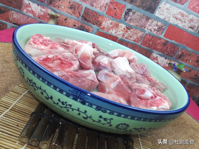 炖大骨头汤少了怎么办,炖大骨不香