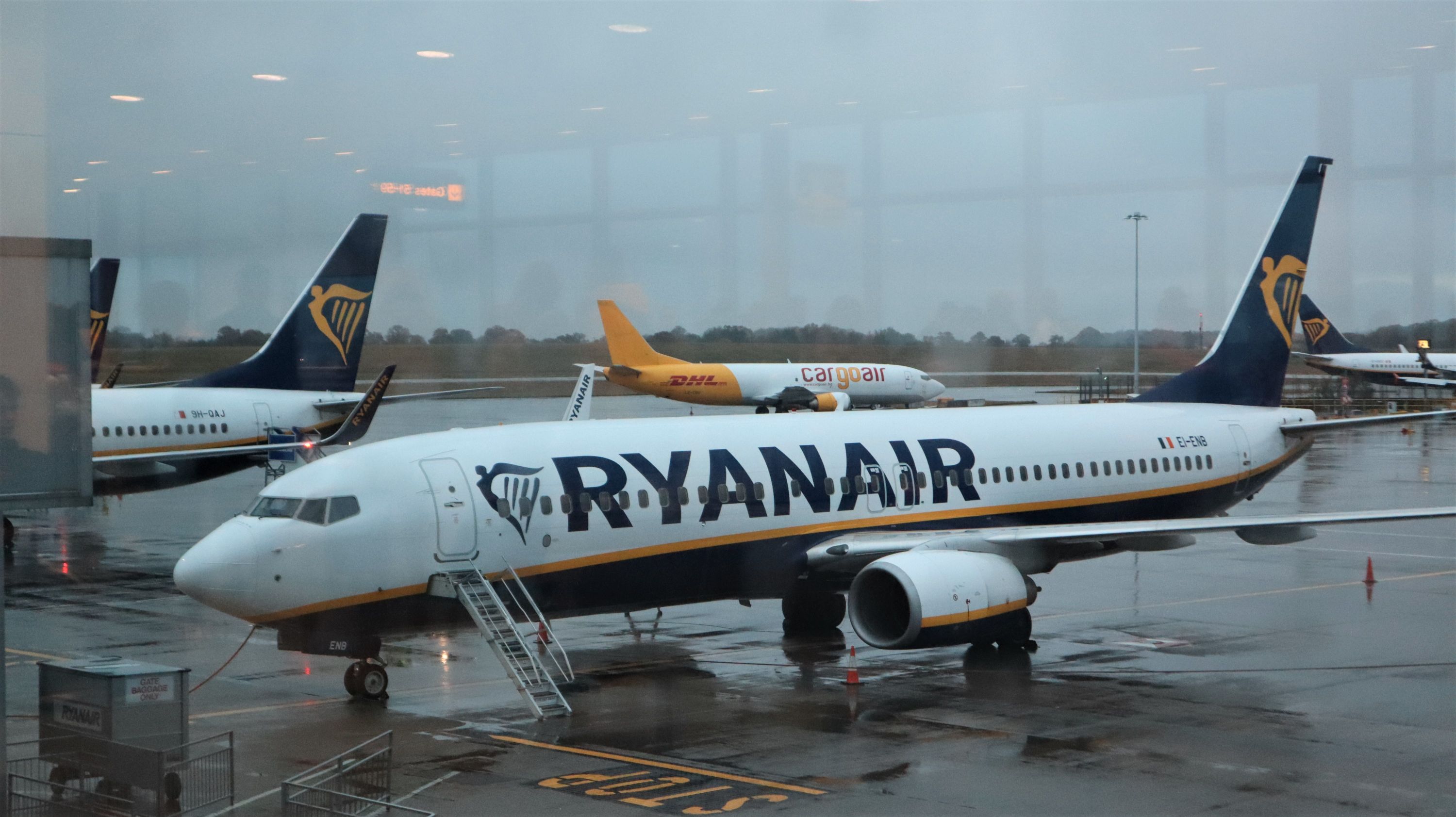 票价100块的欧洲超短线！座椅比国内廉航还窄，坐几分钟都受不了