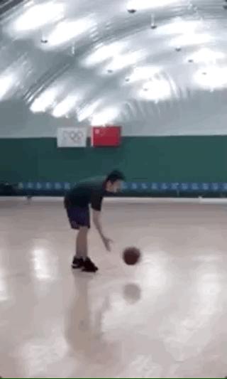 邓超鹿晗约球完整版,邓超鹿晗凌晨综艺被网友喊醒