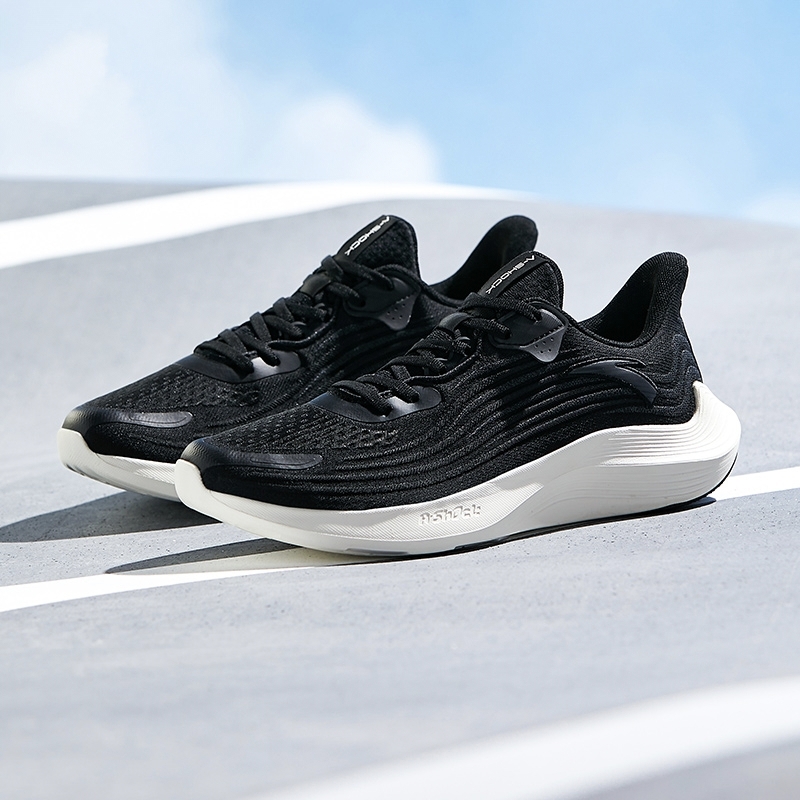 白敬亭上脚安踏跑鞋,安踏氮科技跑鞋白敬亭同款