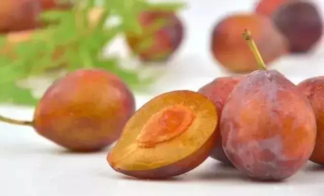买西梅挑选啥样子的是不酸的,怎么挑选酸甜可口西梅