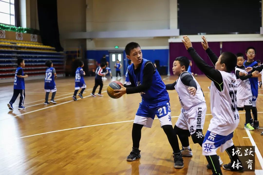 门头沟寒假篮球训练营开课啦！不要让娃懒在家里！赶快行动起来吧