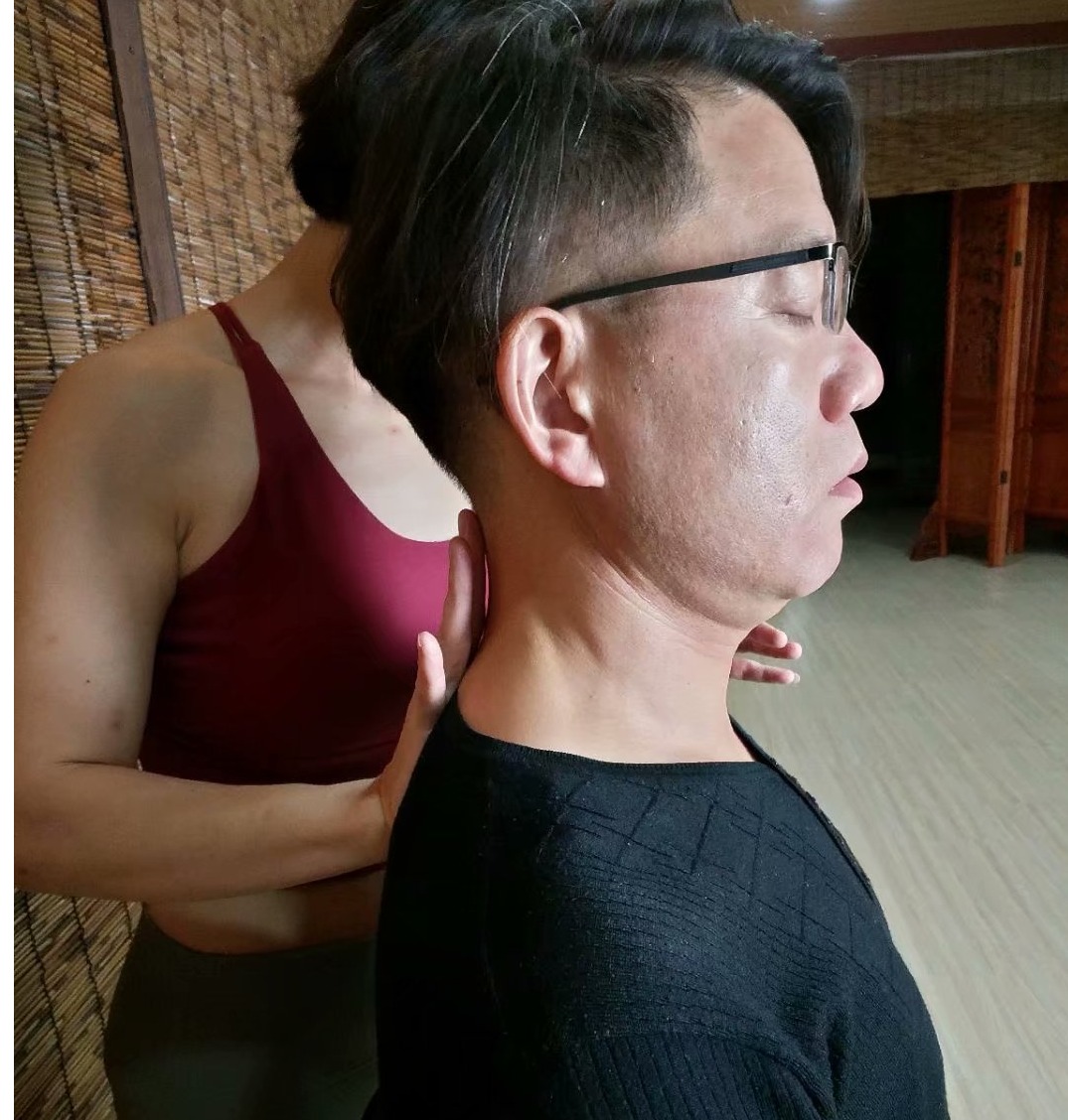 脖子后面颈椎有个鼓包怎么办,颈椎大包怎样通过锻炼来恢复