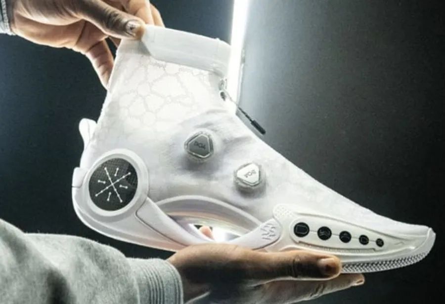 aj11季后赛和复刻有什么不同,aj11复刻是碳板吗