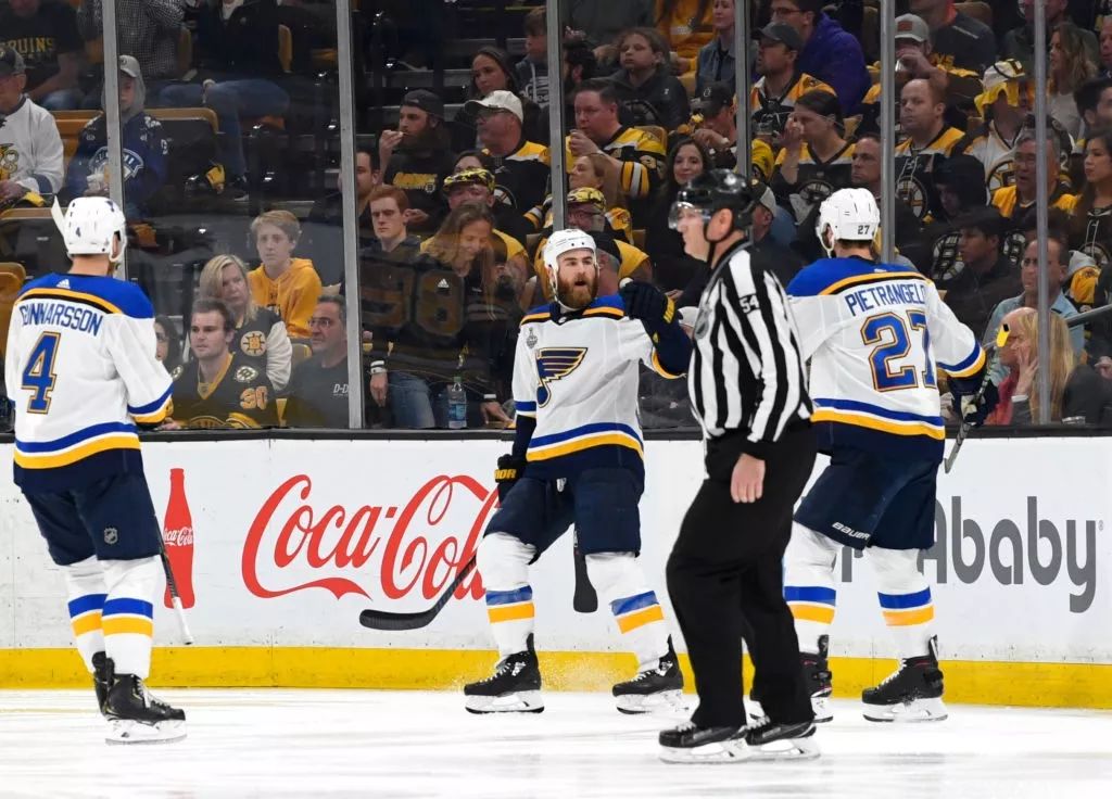 蓝调拿下球队首个斯坦利杯总冠军,奥赖利荣膺季后赛MVP