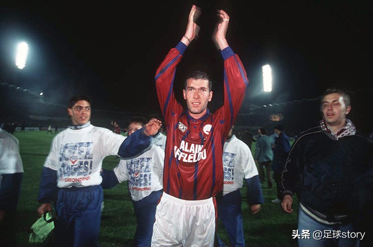 齐达内世界公认的大师,齐达内足球十大经典视频