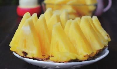 买回来菠萝用盐水泡了,买菠萝到底要不要用盐水泡