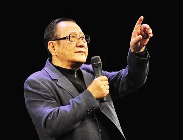 2年前“平民市长”张百发追悼会：北京市民自发赶来，送别老市长