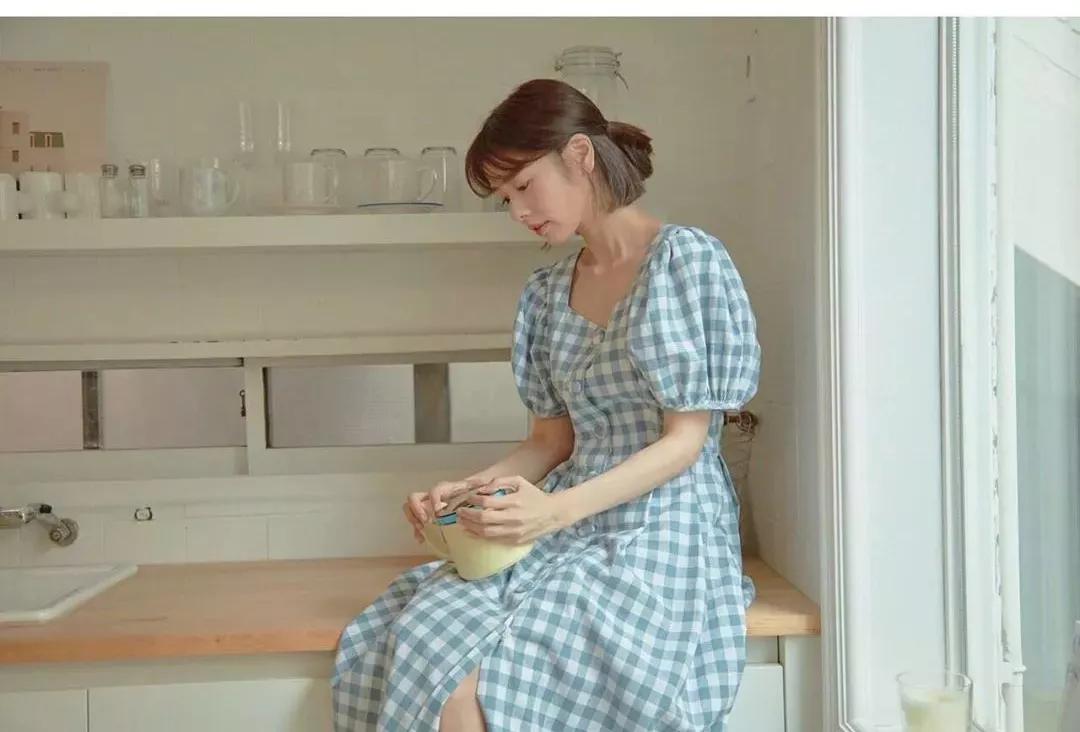 孔孝真同款衬衫豹纹绿色,孔孝真穿搭都是什么品牌