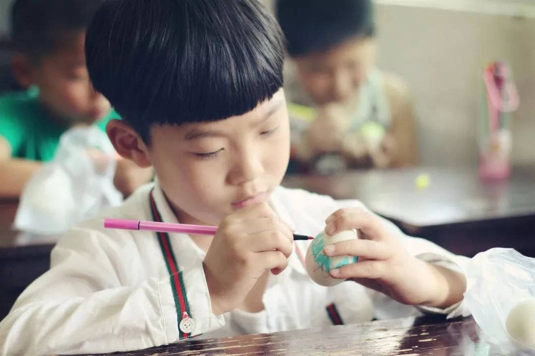 孩子写作业不集中注意力怎么办,孩子写作业小动作太多是多动症吗