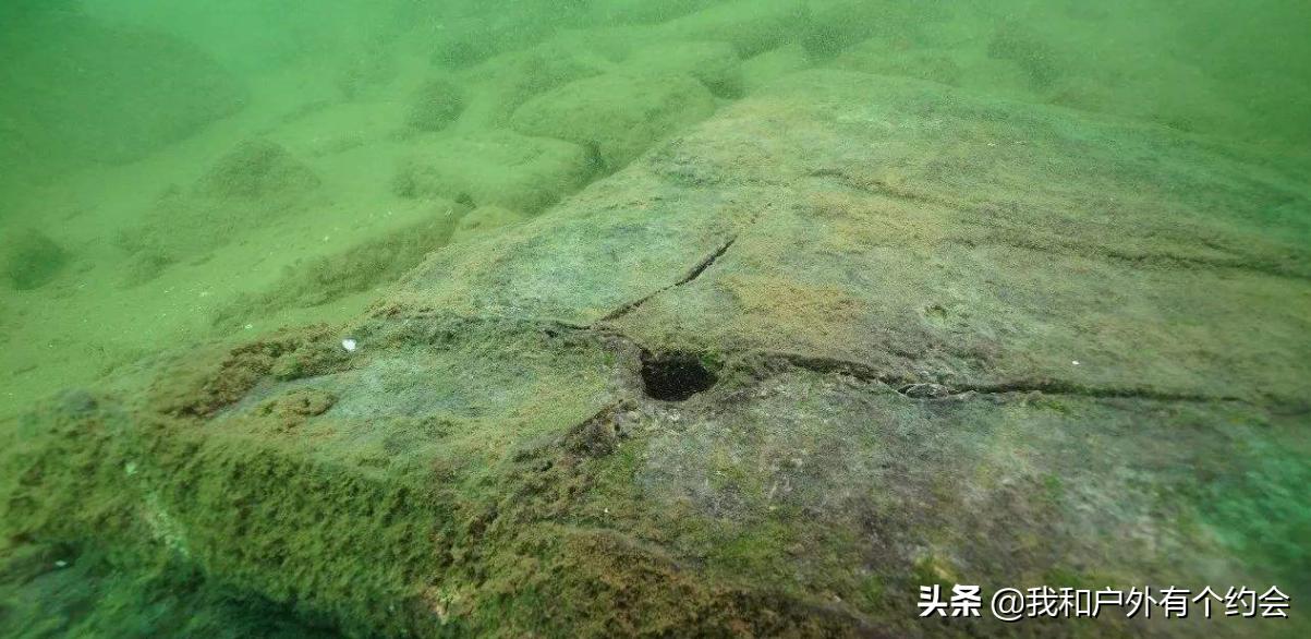 户外实录，爱好者深潜抚仙湖底，探秘古滇国古城遗址，看到什么？