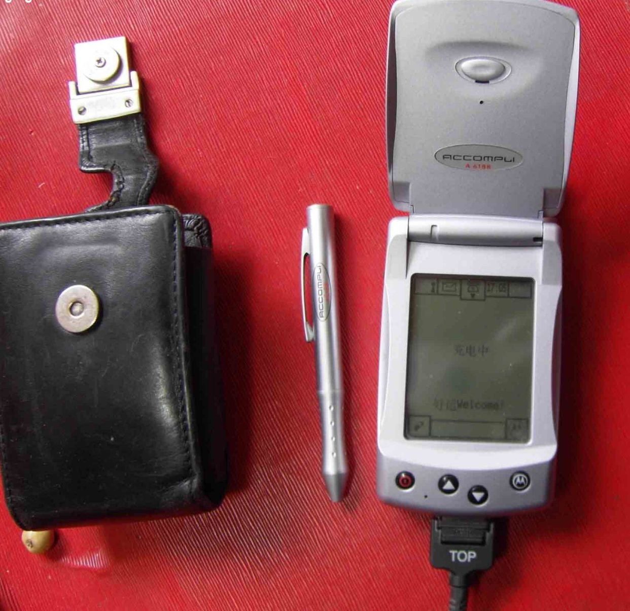 30年前的大哥大手机,30年的大哥大手机现在还能用吗