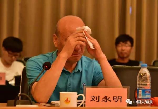 中国沙漠修公路发现一个村,中国花50亿买下沙漠在哪里