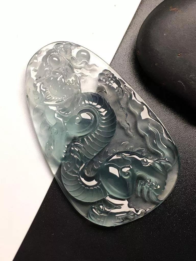 翡翠车挂件的寓意,翡翠蝙蝠挂件寓意