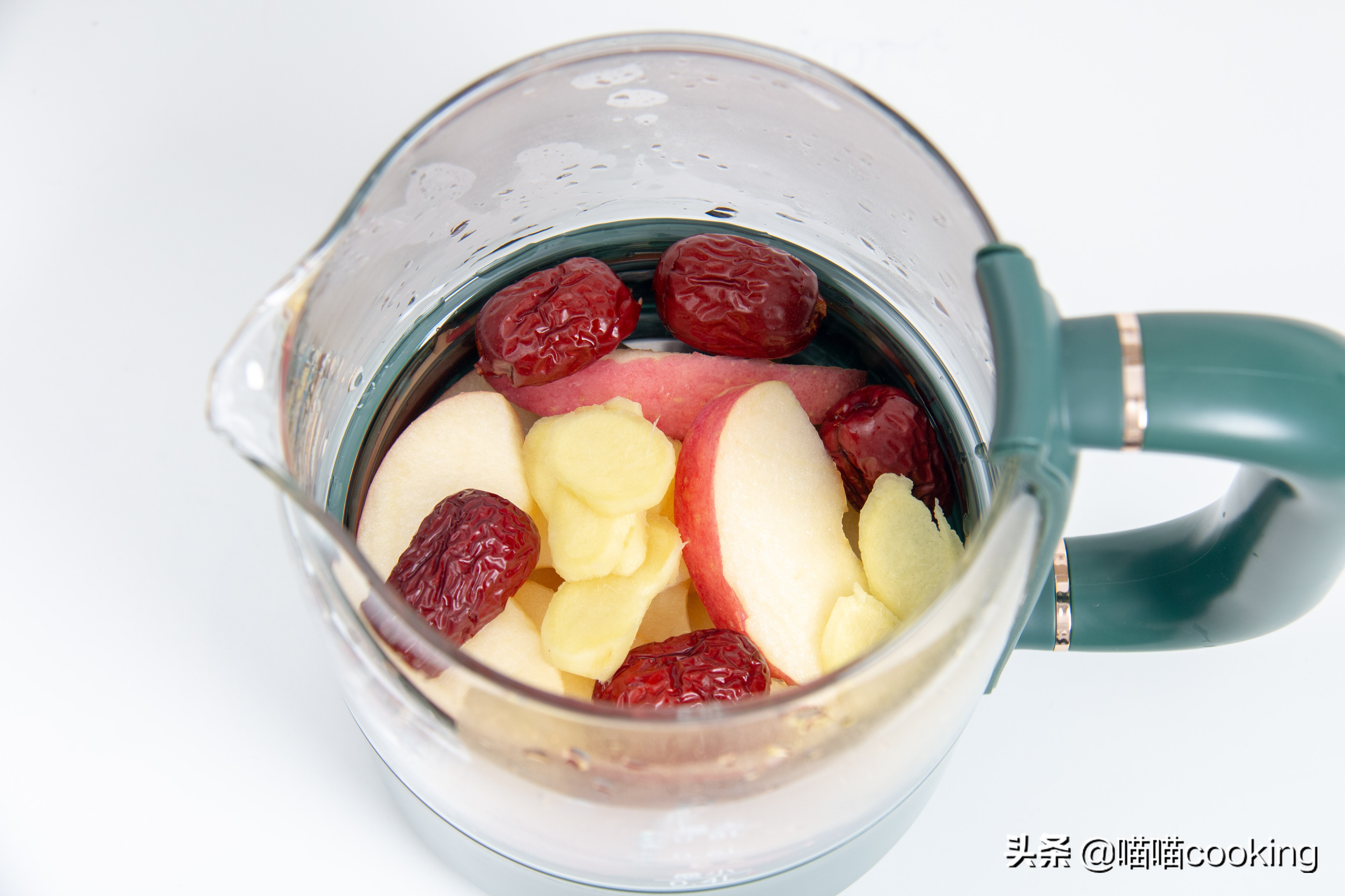 苹果桂圆红枣枸杞煮水有什么功效,苹果红枣枸杞生姜煮水有什么功效