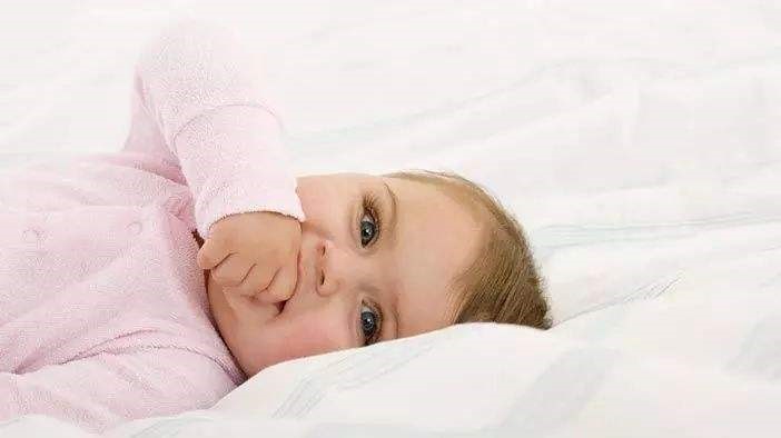 宝宝什么时候牙能长好,宝宝长牙第一颗牙一般多久