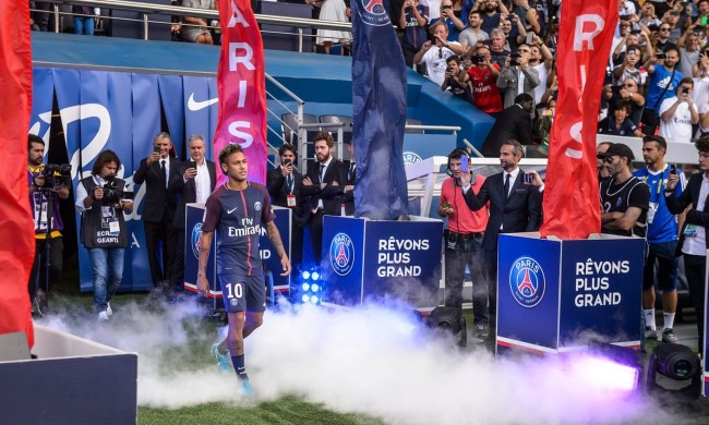 颠覆内马尔进入转会市场,内马尔转会费1亿欧元