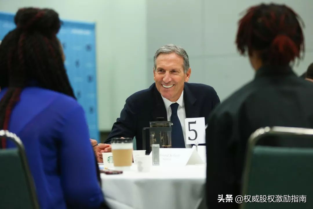 星巴克创始人的艰难时刻,星巴克创始人传奇