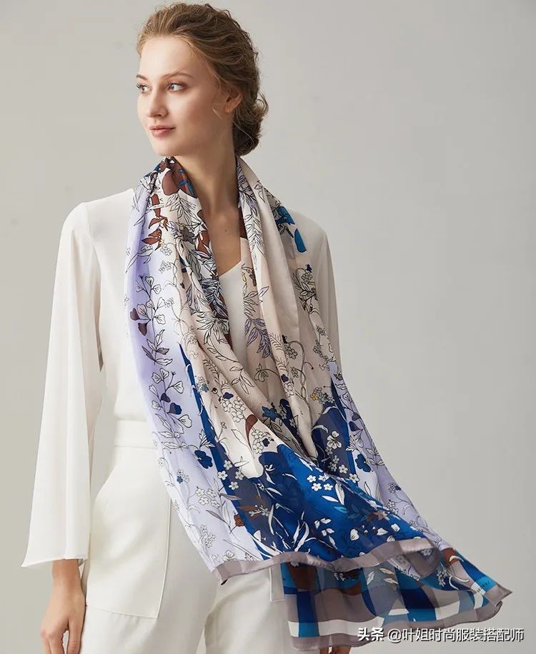 丝巾新花样美出高级感丝巾搭配,怎样选最好质量的丝巾好看又洋气