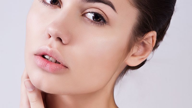 熊果苷是美白精华吗,美白淡斑三大黄金成分vc熊果苷