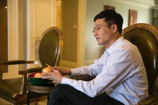 挤眉弄眼五官乱飞的演技,挤眉弄眼式演技