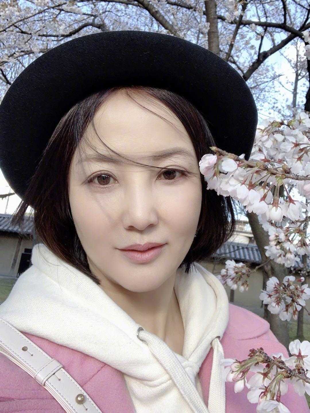 小陶虹年轻穿搭,陶虹穿大衣