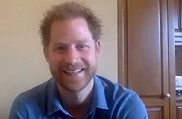 梅根退出王室后首次公开露面,梅根哭诉退出王室背后压力