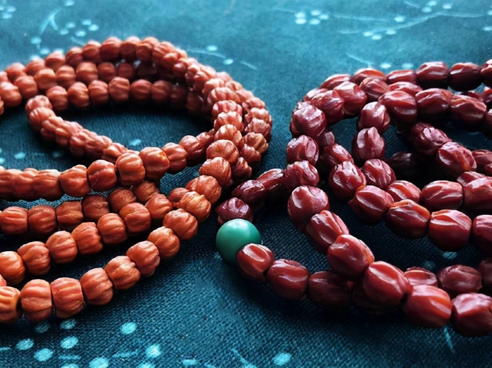 玉石手串不佩戴时如何保养,佩戴的金丝楠手串怎么保养