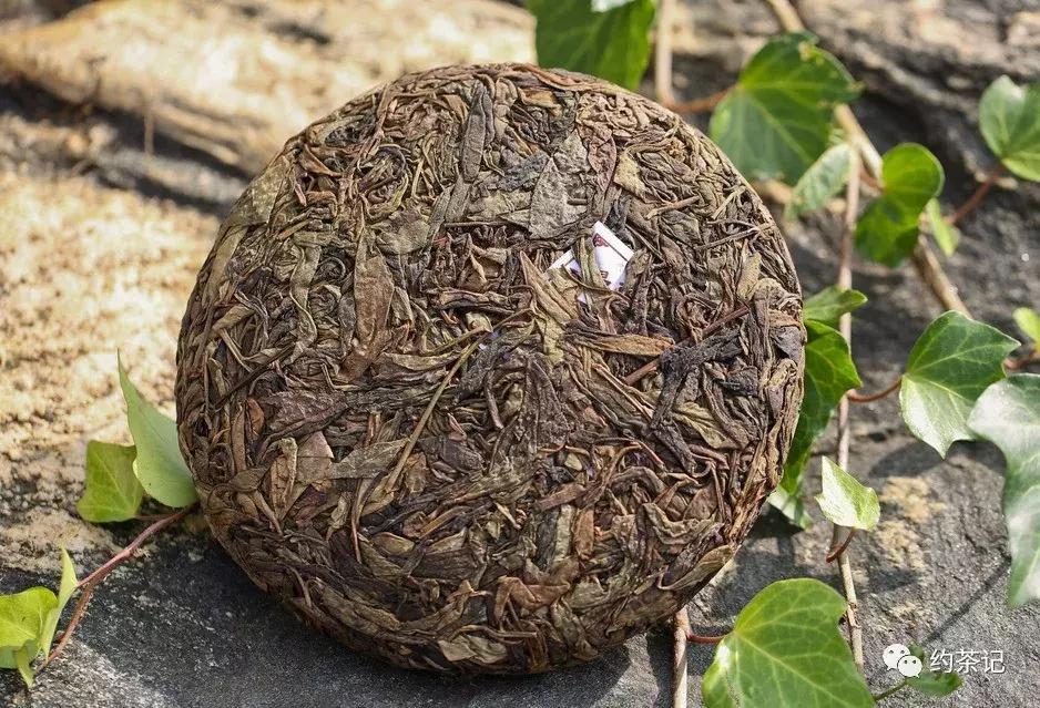 普洱茶是如何压成饼的,普洱茶为什么要压饼或压砖