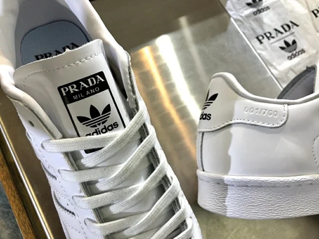 阿迪达斯贝壳头联名有哪些,普拉达贝壳包包价格表