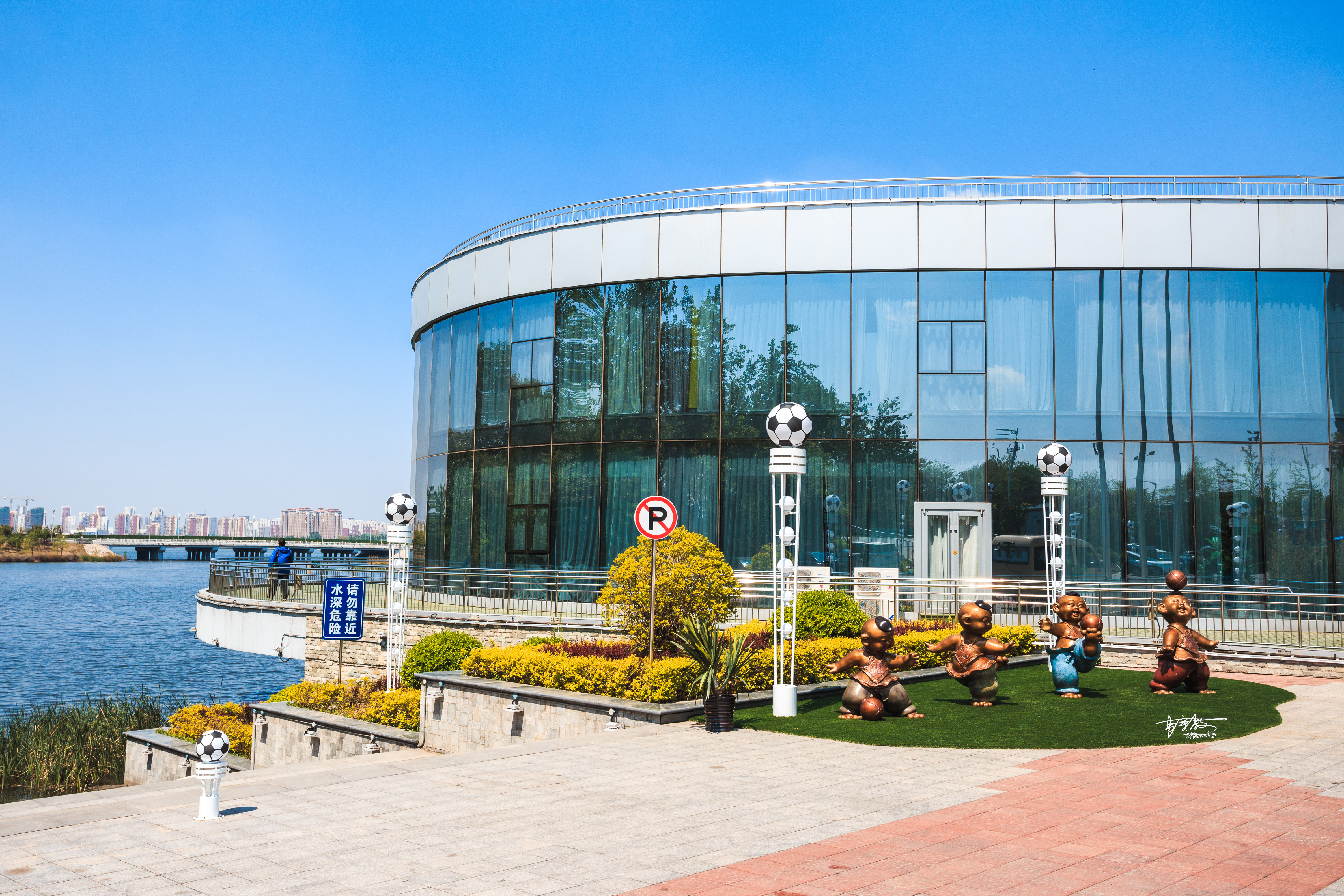 每一位热爱足球的少年,梅西是所有人最大的梦想