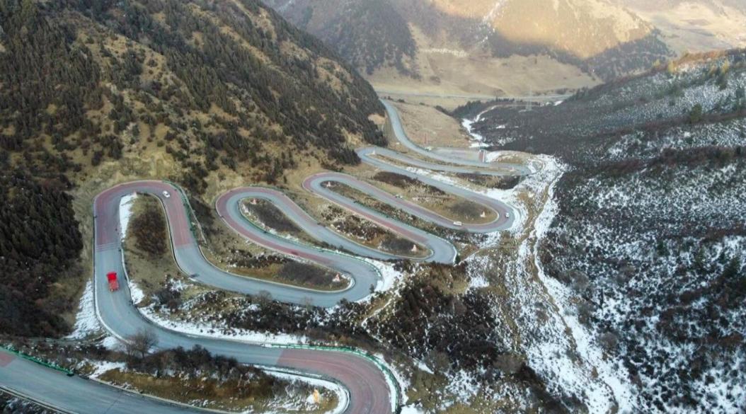 金彭电动三轮车载重视频,金彭爬坡电动三轮车