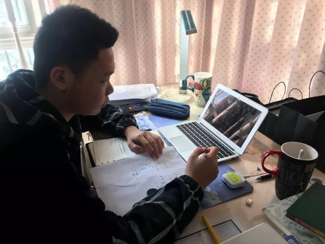 成实外国际部颜值主播全部上线，学生靠课堂表现“打赏”老师