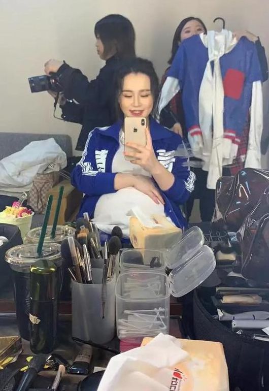 35周脚肿得像个猪蹄一样怎么缓解,孕晚期脚肿得像猪蹄怎么缓解